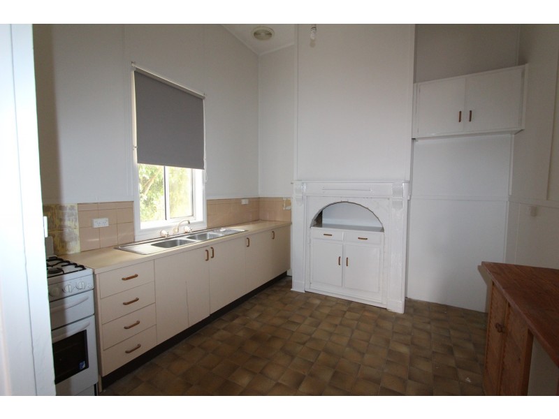 17 Graham Street, Quarry Hill VIC 3550