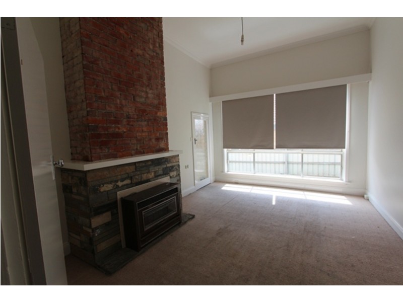 17 Graham Street, Quarry Hill VIC 3550