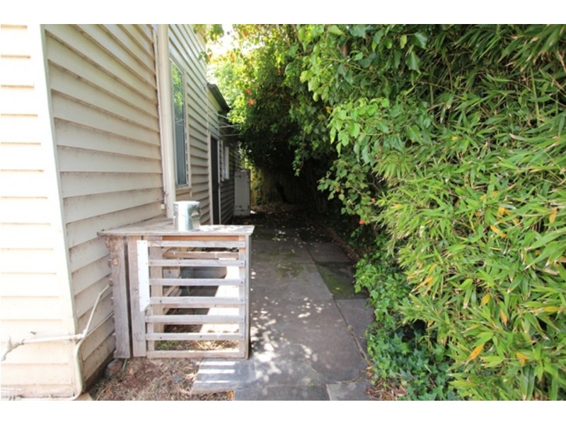 17 Graham Street, Quarry Hill VIC 3550