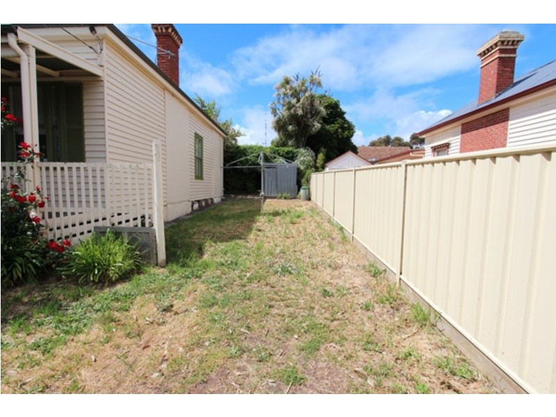 17 Graham Street, Quarry Hill VIC 3550