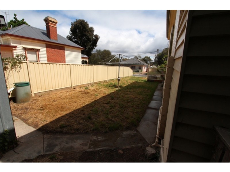 17 Graham Street, Quarry Hill VIC 3550