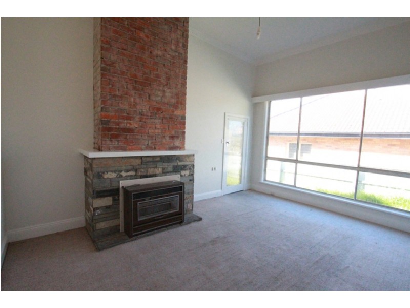 17 Graham Street, Quarry Hill VIC 3550