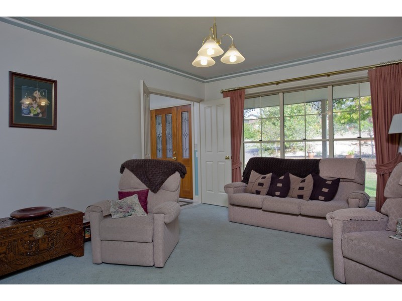4 Davey Close, Flora Hill VIC 3550