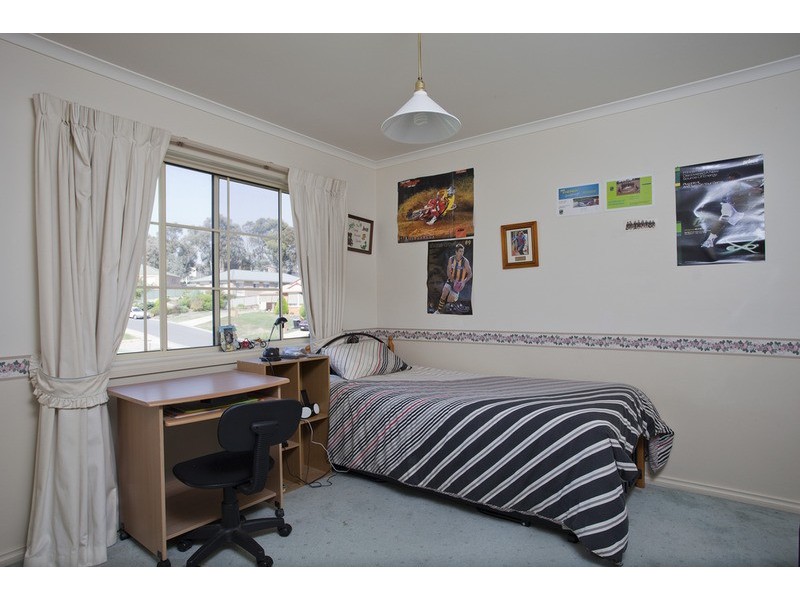 4 Davey Close, Flora Hill VIC 3550