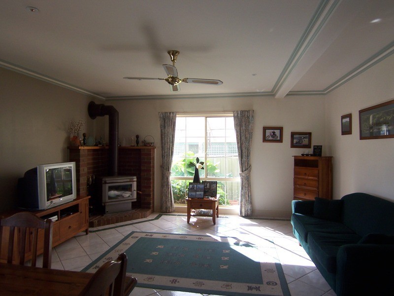 4 Davey Close, Flora Hill VIC 3550