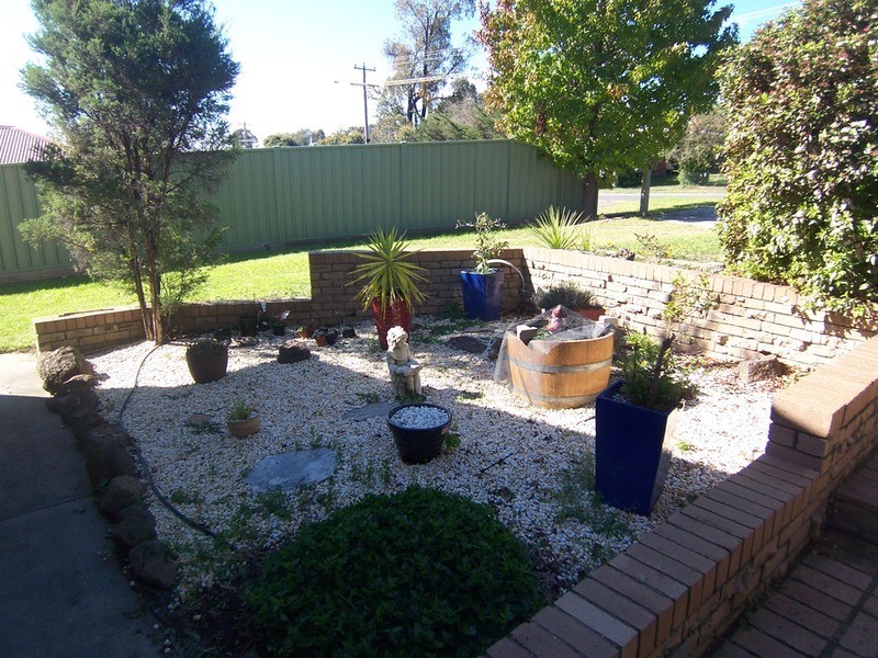32 Lawson  Street, Spring Gully VIC 3550