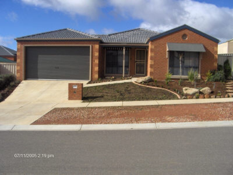 11 Goodenia Avenue, Kangaroo Flat VIC 3555