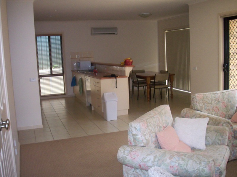 1/2 Greenwood Drive, Kennington VIC 3550