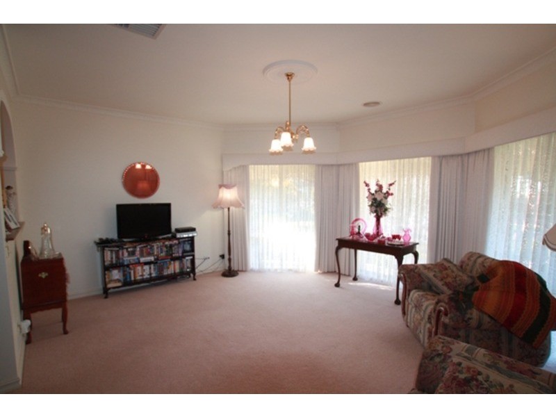 2 Sunrise  Drive, Strathdale VIC 3550