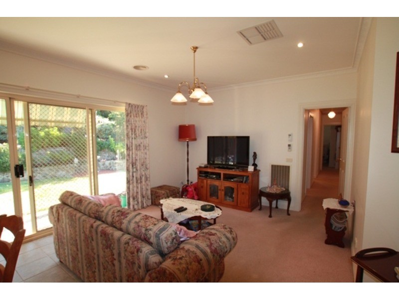 2 Sunrise  Drive, Strathdale VIC 3550