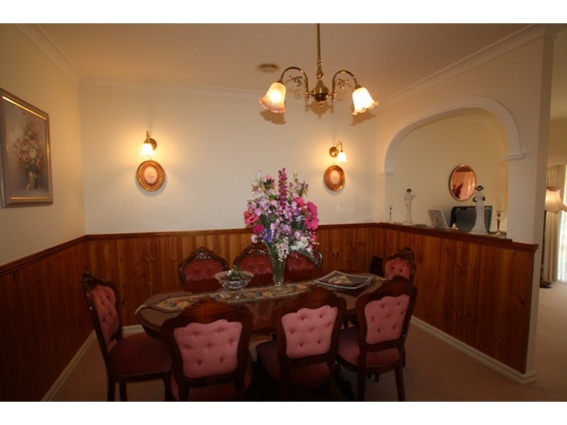 2 Sunrise  Drive, Strathdale VIC 3550