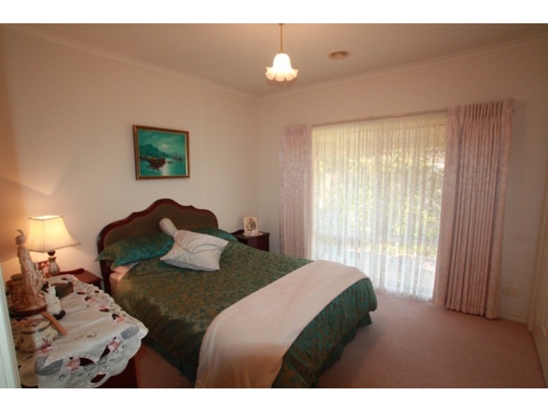 2 Sunrise  Drive, Strathdale VIC 3550