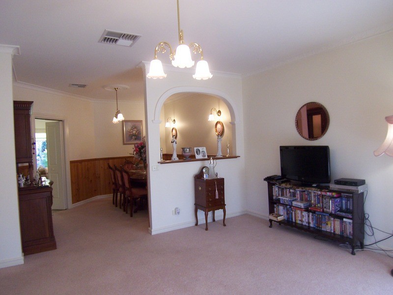 2 Sunrise  Drive, Strathdale VIC 3550