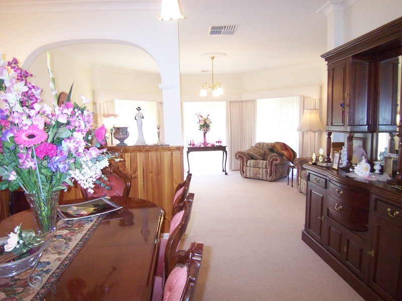 2 Sunrise  Drive, Strathdale VIC 3550