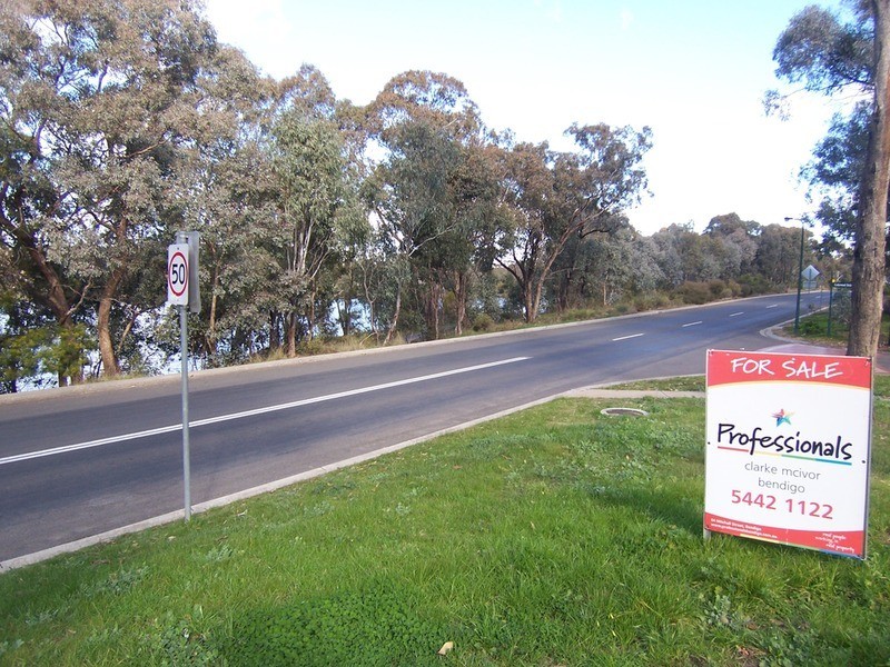 1 Lakewood Drive, Kennington VIC 3550