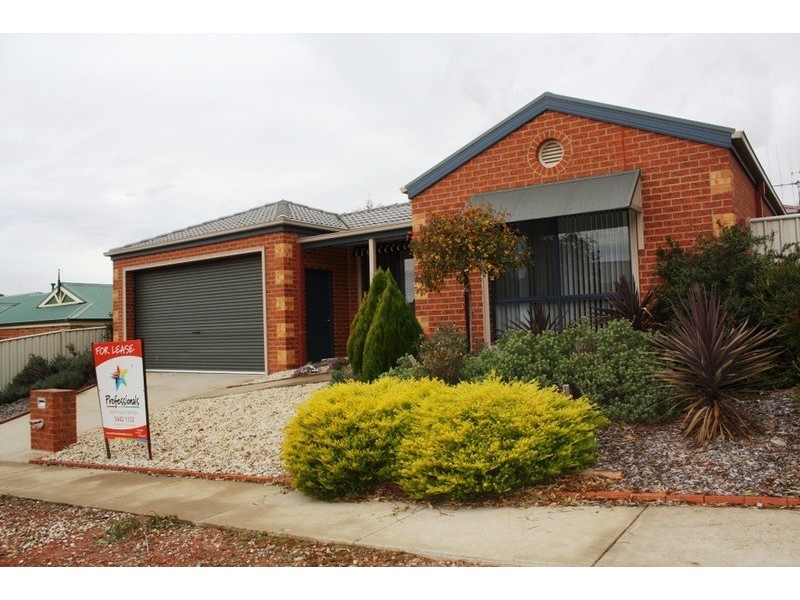 11 Goodenia Avenue, Kangaroo Flat VIC 3555
