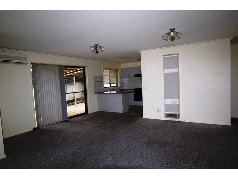 11 Goodenia Avenue, Kangaroo Flat VIC 3555