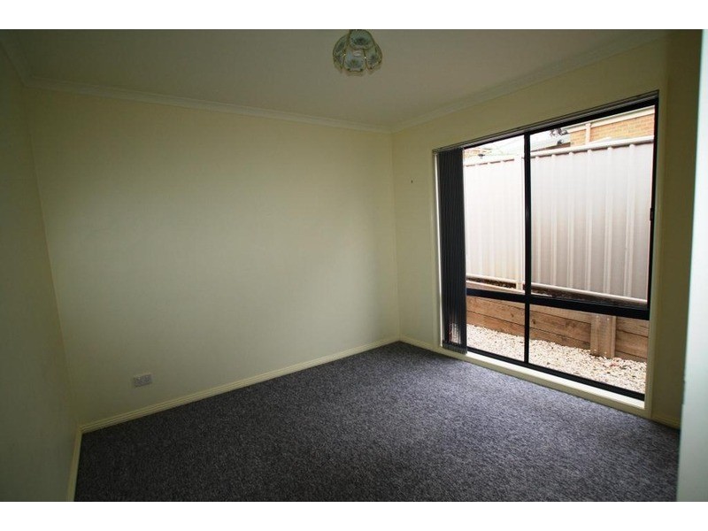 11 Goodenia Avenue, Kangaroo Flat VIC 3555