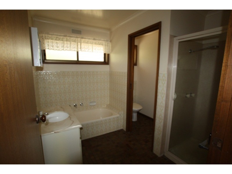 1/7 Carola Court, Kennington VIC 3550