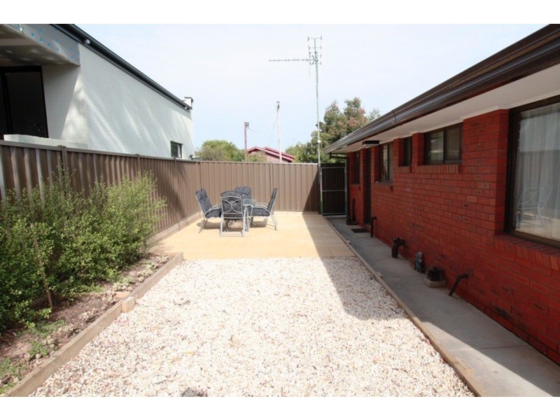 1/7 Carola Court, Kennington VIC 3550