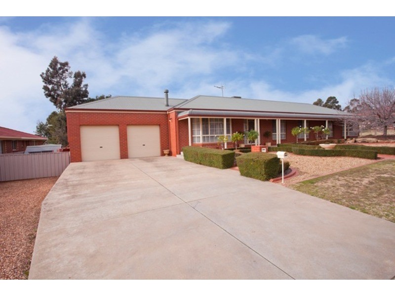 1 Wilton  Court, Golden Square VIC 3555