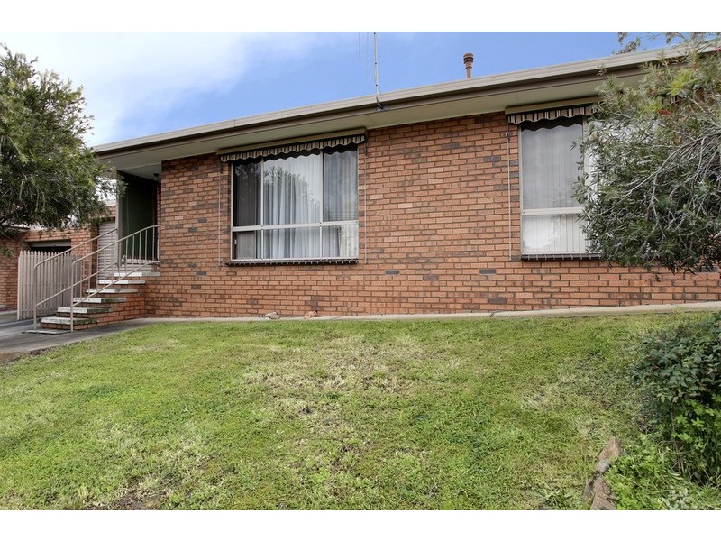 2/33 Clee Crescent, Strathdale VIC 3550