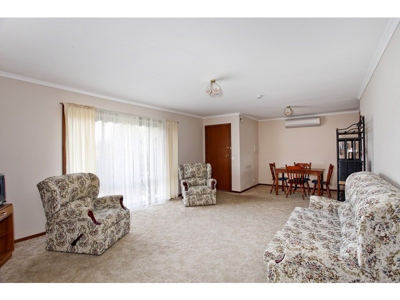 2/33 Clee Crescent, Strathdale VIC 3550