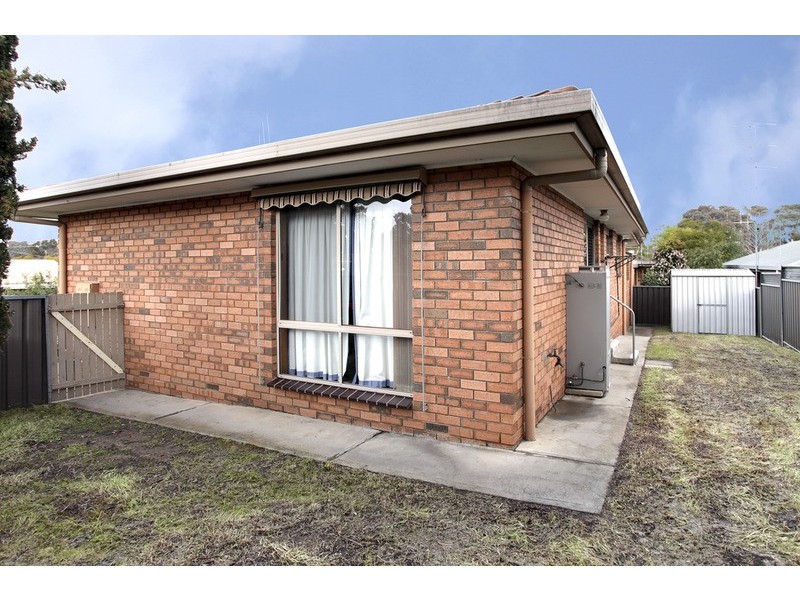 2/33 Clee Crescent, Strathdale VIC 3550