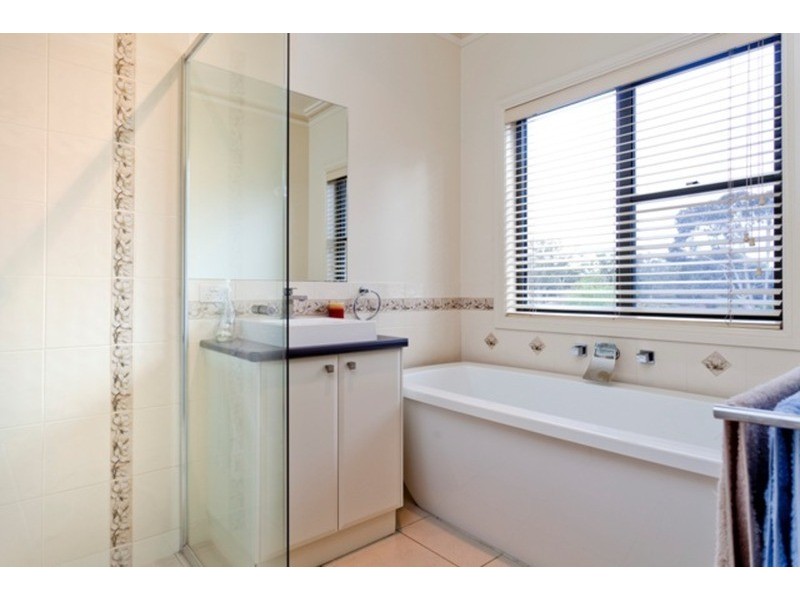 6 Hansa Court, Kangaroo Flat VIC 3555