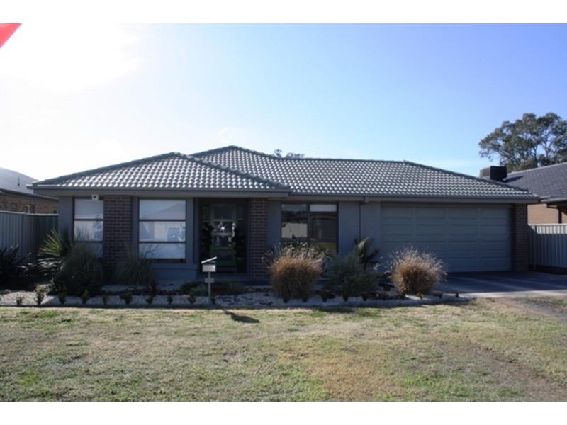 17 McConnachie Court, Ascot VIC 3551