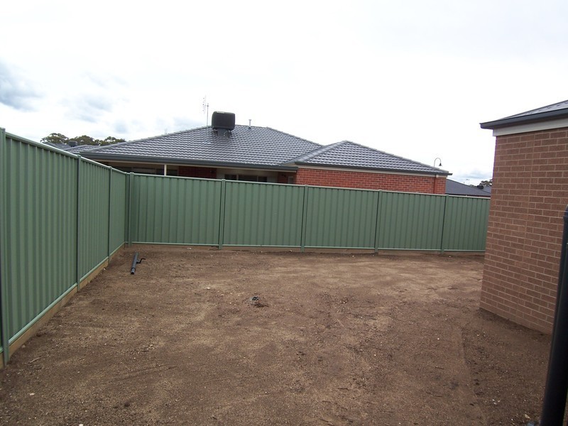 14 Lyndam Avenue, Maiden Gully VIC 3551