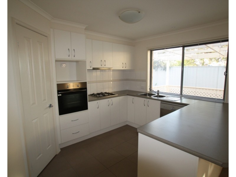 16 Elizabeth Street, Kangaroo Flat VIC 3555