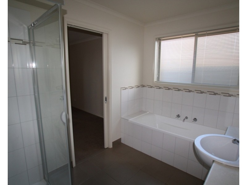 16 Elizabeth Street, Kangaroo Flat VIC 3555