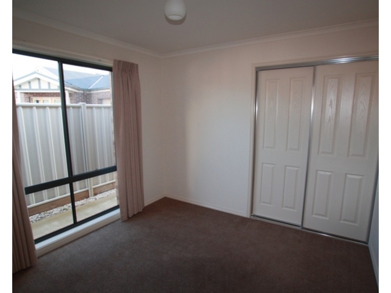 16 Elizabeth Street, Kangaroo Flat VIC 3555