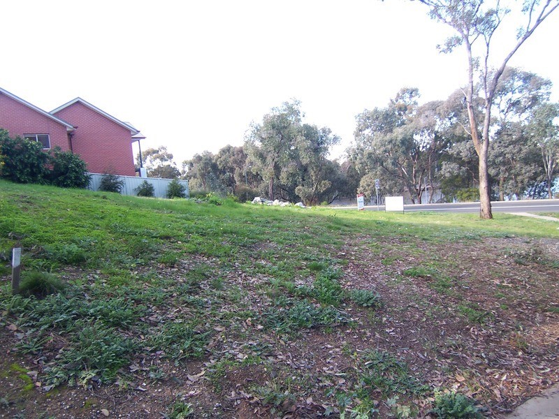 1 Lakewood Drive, Kennington VIC 3550