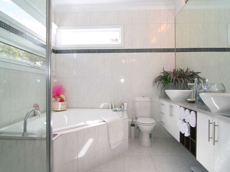 1A Lakewood Drive, Kennington VIC 3550