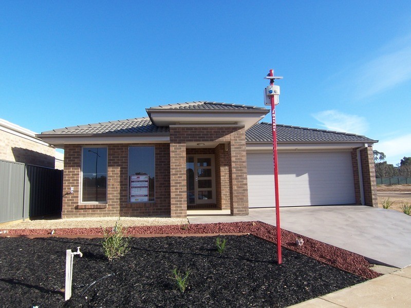 8 Creekside Close, Jackass Flat VIC 3556