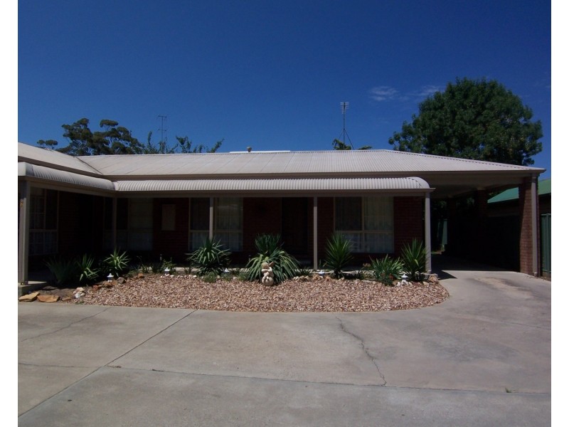 2/108 Mundy Street, Kennington VIC 3550