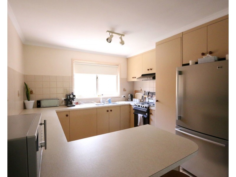 2/108 Mundy Street, Kennington VIC 3550