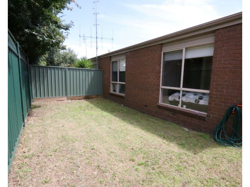 2/108 Mundy Street, Kennington VIC 3550