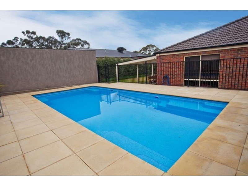 23 Kooringal  Drive, Eaglehawk VIC 3556