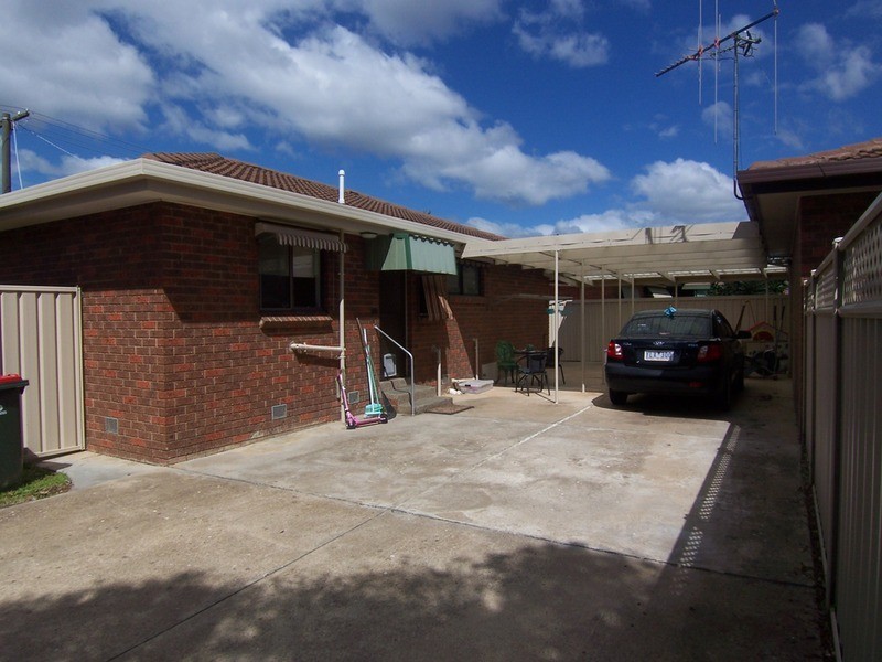 1/2 Beverley Street, Kangaroo Flat VIC 3555