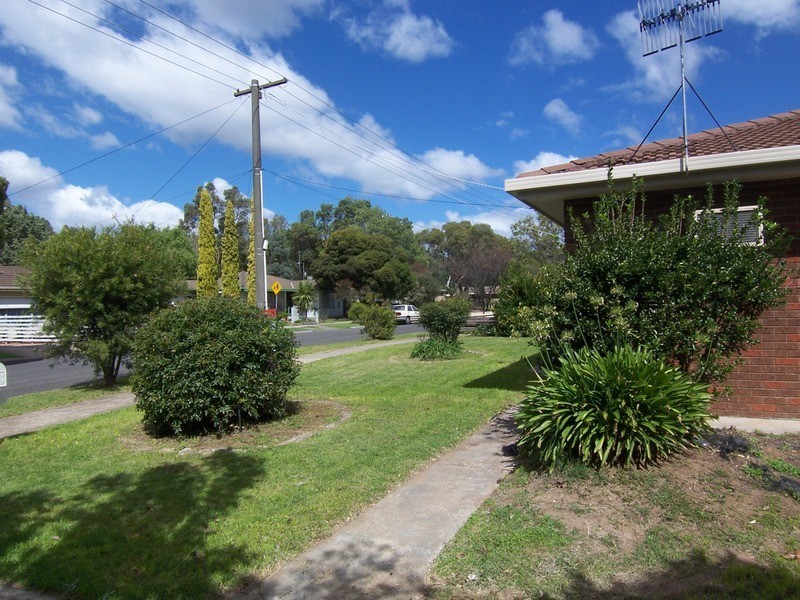 1/2 Beverley Street, Kangaroo Flat VIC 3555