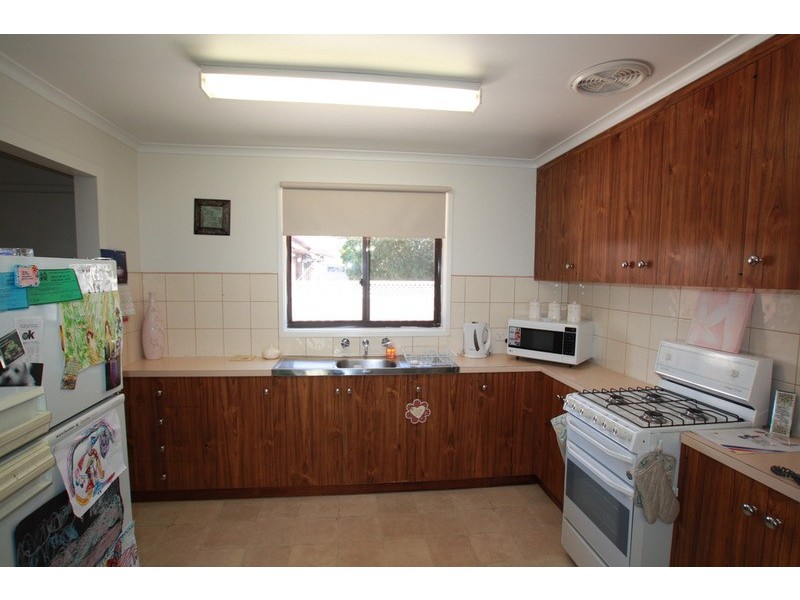 1/2 Beverley Street, Kangaroo Flat VIC 3555