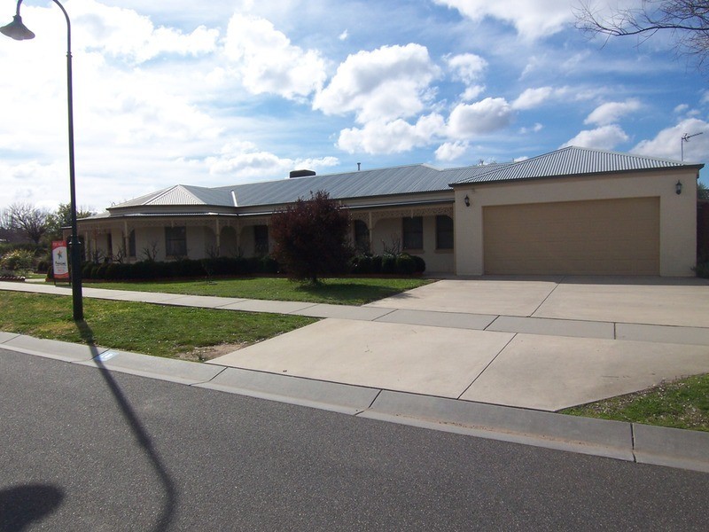 18 Lewana Way, Strathfieldsaye VIC 3551