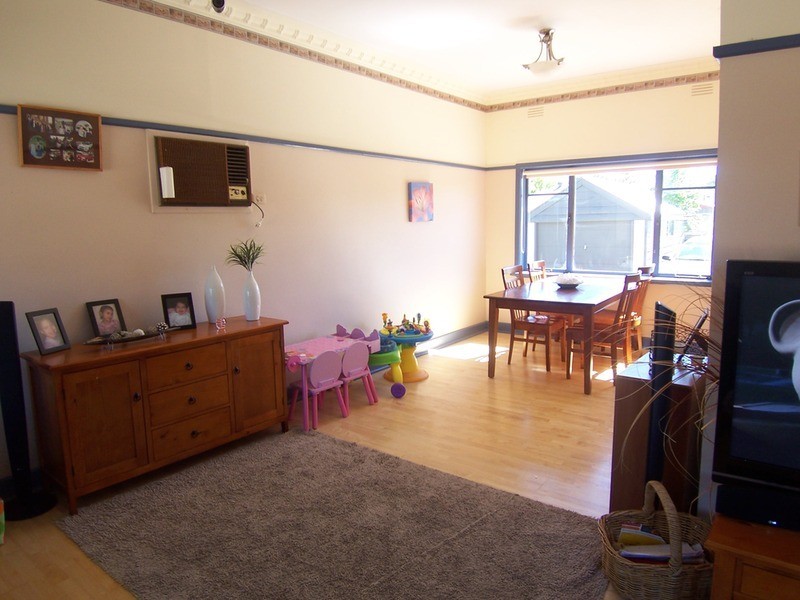 8 Margaret Crescent, Flora Hill VIC 3550