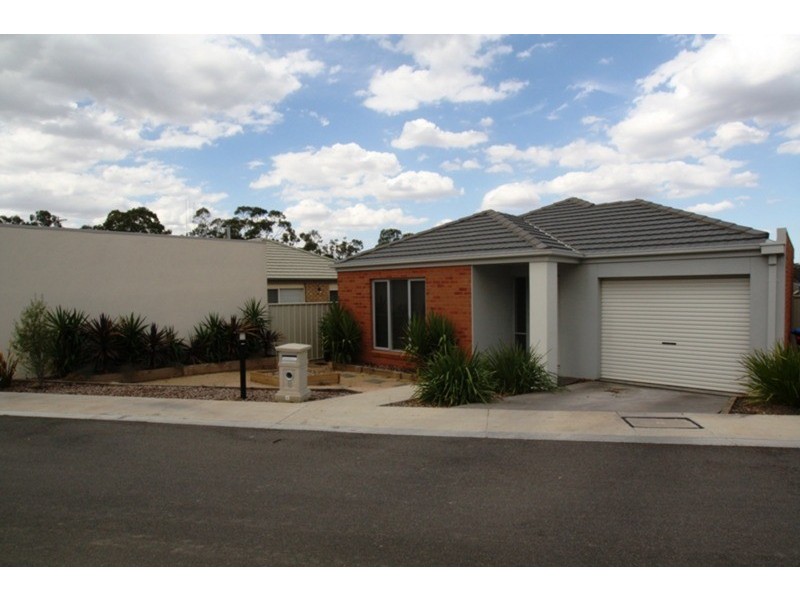 8 Mias Way, Epsom VIC 3551