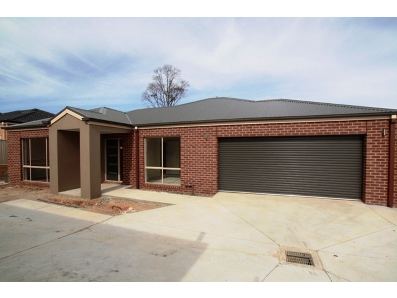 2/213 Aspinal  Street, Kangaroo Flat VIC 3555