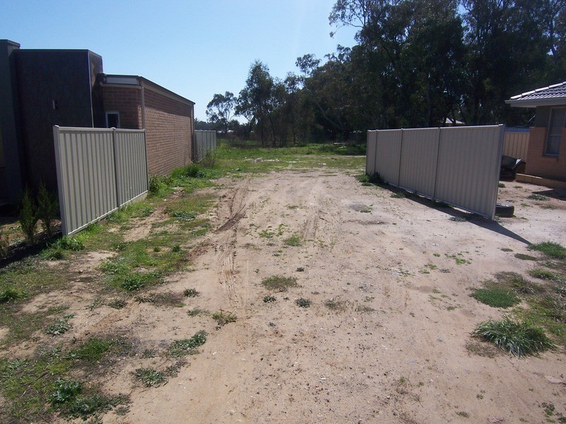 24 Barnett Drive, Kangaroo Flat VIC 3555