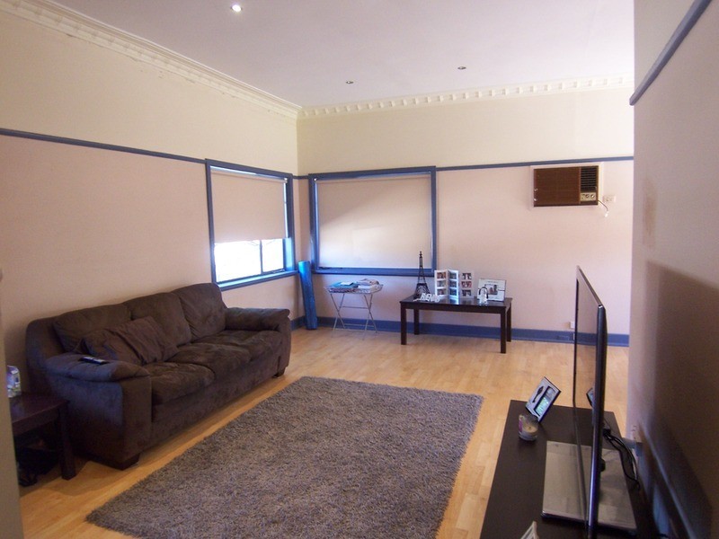 8 Margaret Crescent, Flora Hill VIC 3550